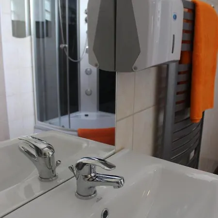 アパート Cosy Apartament In With Free Parking
